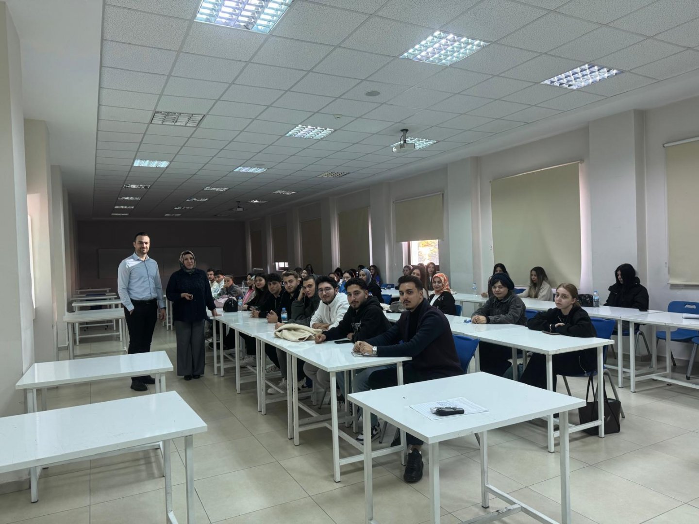Öğr. Gör. Fırat Kara hocamızın yürüttüğü Kariyer Planlama dersi kapsamında İşkur Personeli Fadime Demirci'den CV ve Mülakat Süreci Eğitimi