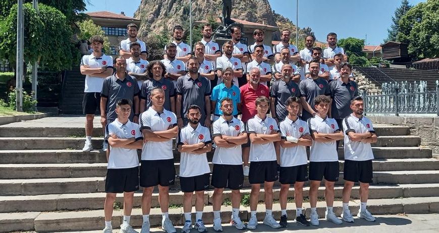 Bölüm öğretim elemanlarımızdan Öğr. Gör. Fırat KARA U-18 Hentbol Milli Takımı ve İşitme Engelliler Futbol A Milli Takımı için düzenlenen hazırlık kamplarında Mlli Takım Fizyoterapisti olarak görev aldı.